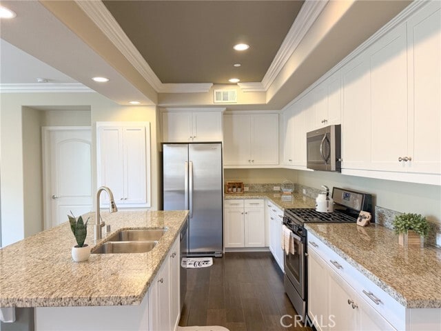 Building Photo - 444 Maravilla Ln