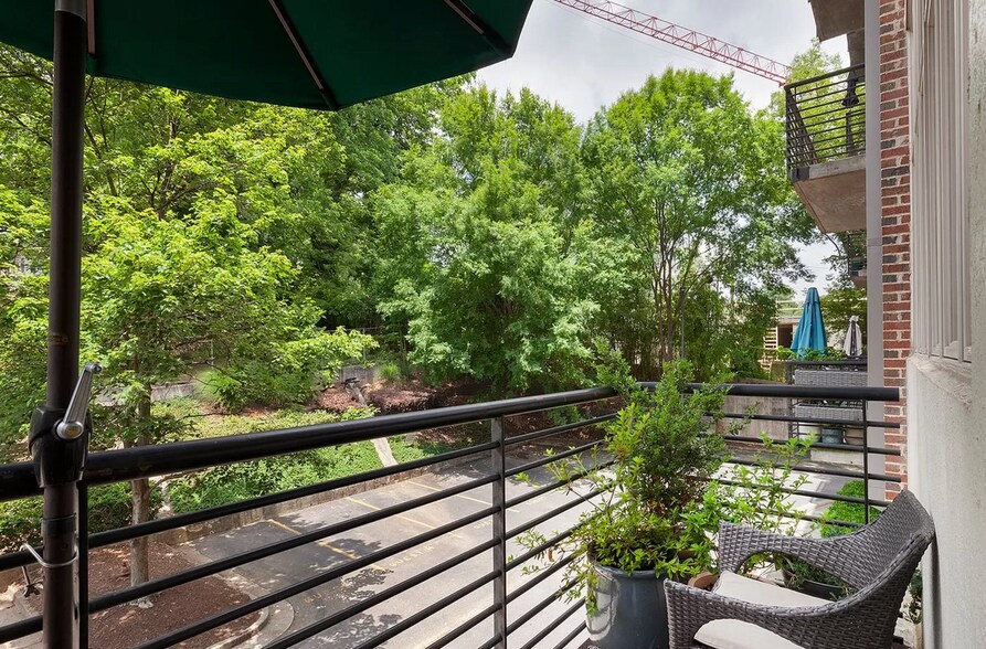 Building Photo - 640 Glen Iris Dr NE