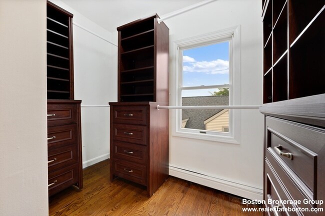 Building Photo - 267 Bolton St