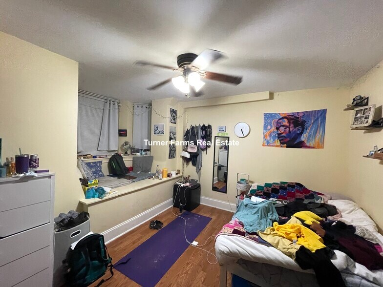 Building Photo - 731 Parker St