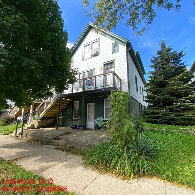 Building Photo - 2461 N Gordon Pl