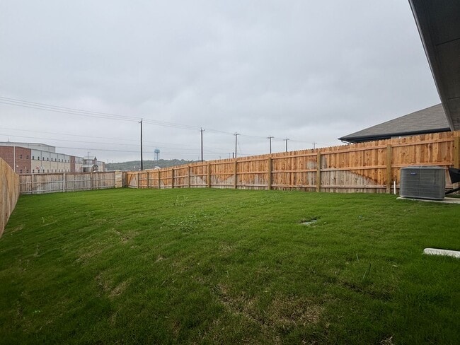 Building Photo - Want luxury living in the Far West ...Look no further...Amanda Park is it!