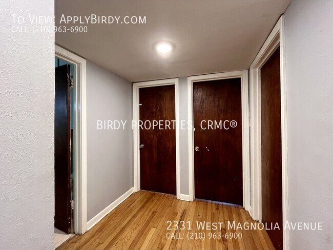 Building Photo - **3 Bed, 2 Bath Home with Detached Garage/...