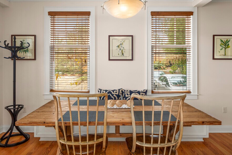 Building Photo - 279 E Chestnut St