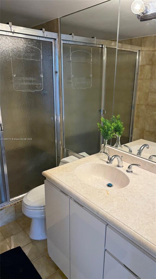 Building Photo - 9800 W Bay Harbor Dr