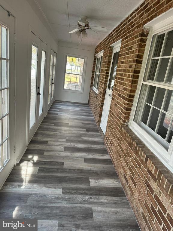 Building Photo - 44075 Louisdale Rd