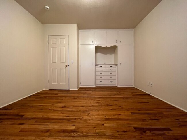 Building Photo - Bi-Level House w/ Massive Backyard, Storage, & Character!