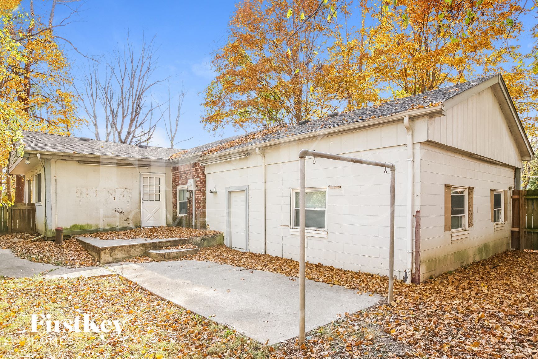 Building Photo - 6925 Bloomfield Dr E