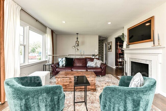 Building Photo - 1015 Woods Pl