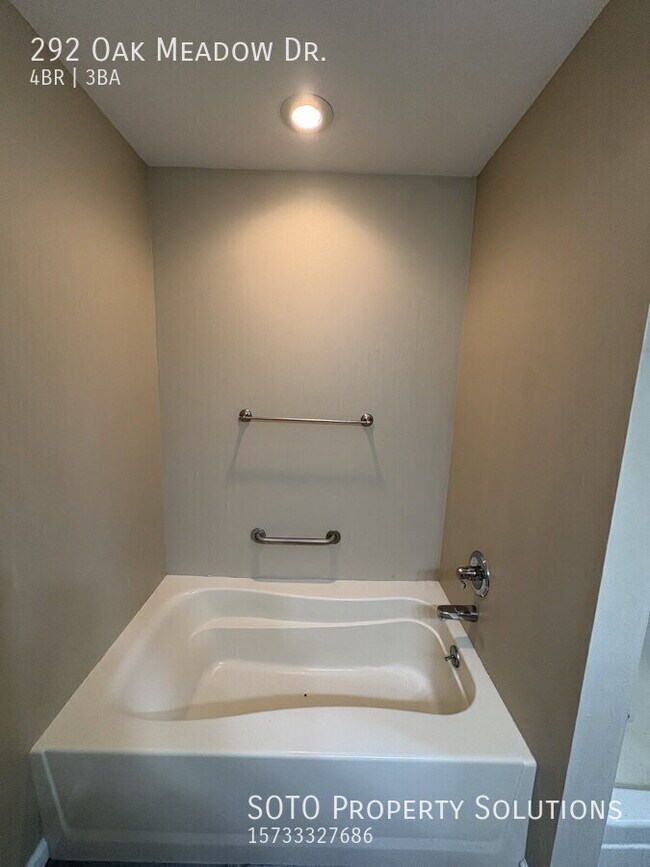 Building Photo - 292 Oak Meadow Dr