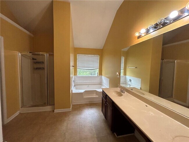 Building Photo - 1040 Baltic Way