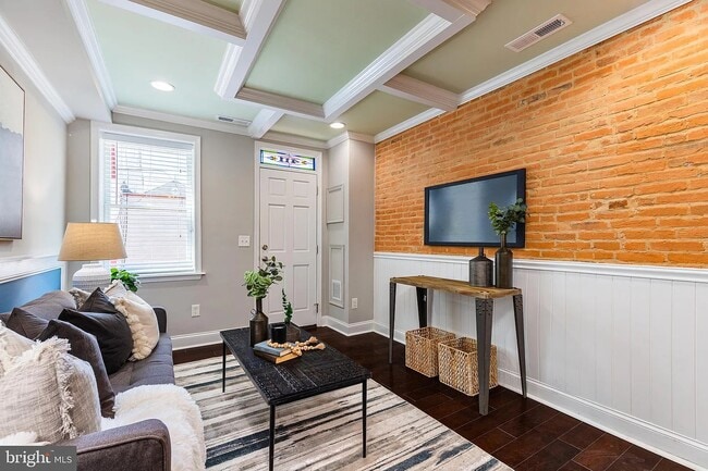 Building Photo - 411 S Duncan St