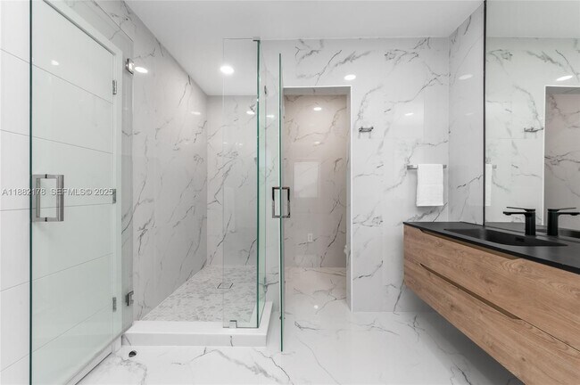 Building Photo - 21230 NE 25th Ct