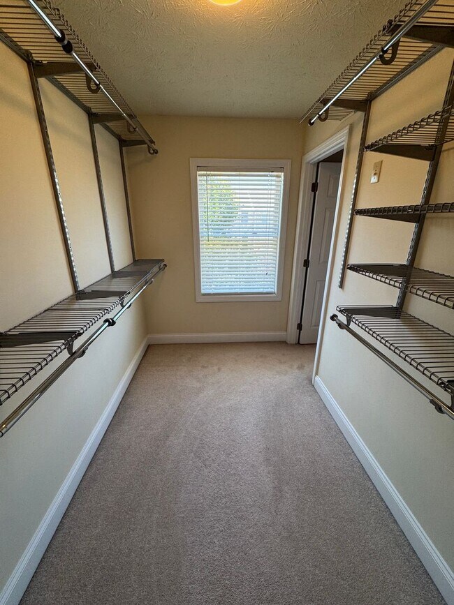 Building Photo - 2 Bed 2 full and 2 1/2 Bath- Imperial PA