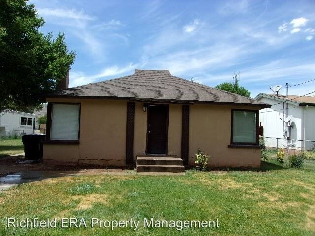 Primary Photo - 2 br, 1 bath House - 440 S 200 W