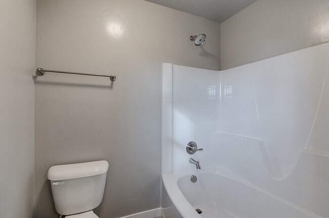 Building Photo - Newer home in Meridian  2100Sqft, Goldengrove Sub., Room for all of your Toys