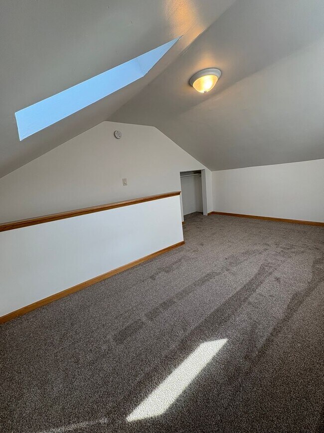 Building Photo - 550 Ray Ln