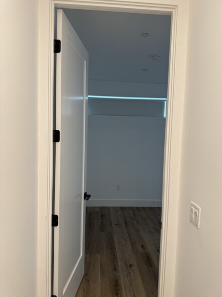 Building Photo - 10919 Hesby St