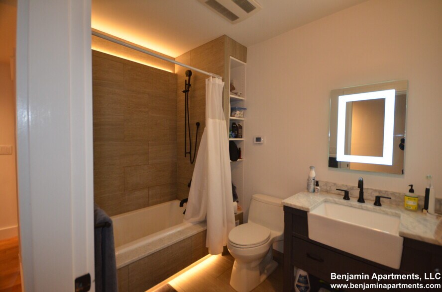 Building Photo - 15 Elmira St