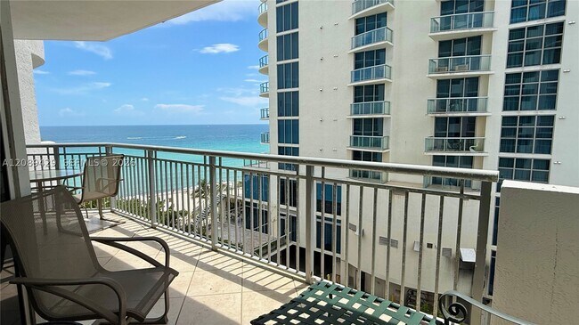 Building Photo - 17375 Collins Ave
