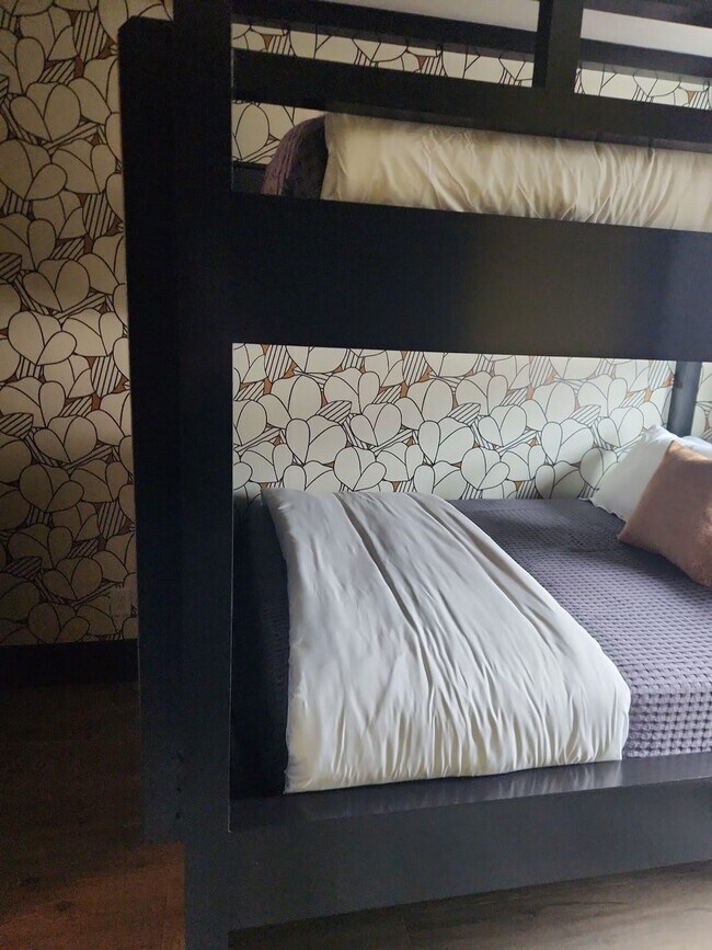 Building Photo - 1315 16th Ave S