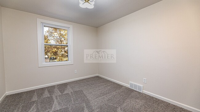 Building Photo - 9841 Melrose Dr