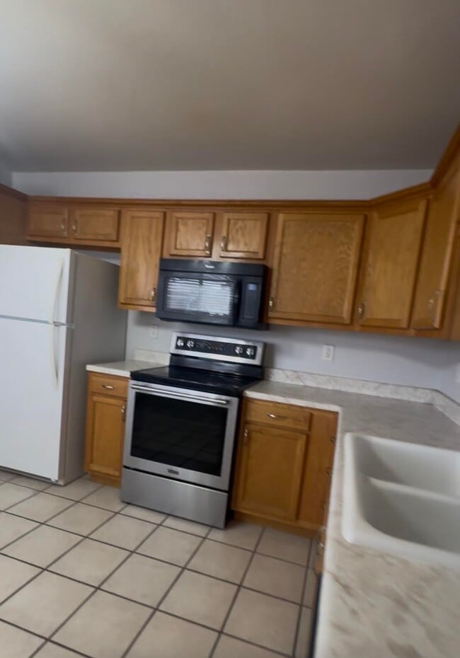 Building Photo - 556 Apache Loop SW