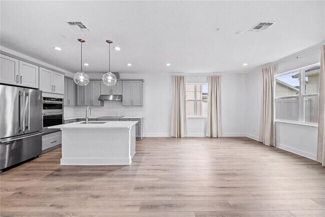 Building Photo - 1856 Crowncrest Dr