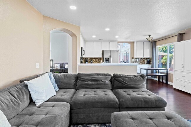 Building Photo - 3718 Via Las Villas