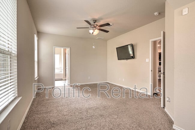 Building Photo - 5300 Primavera Ln