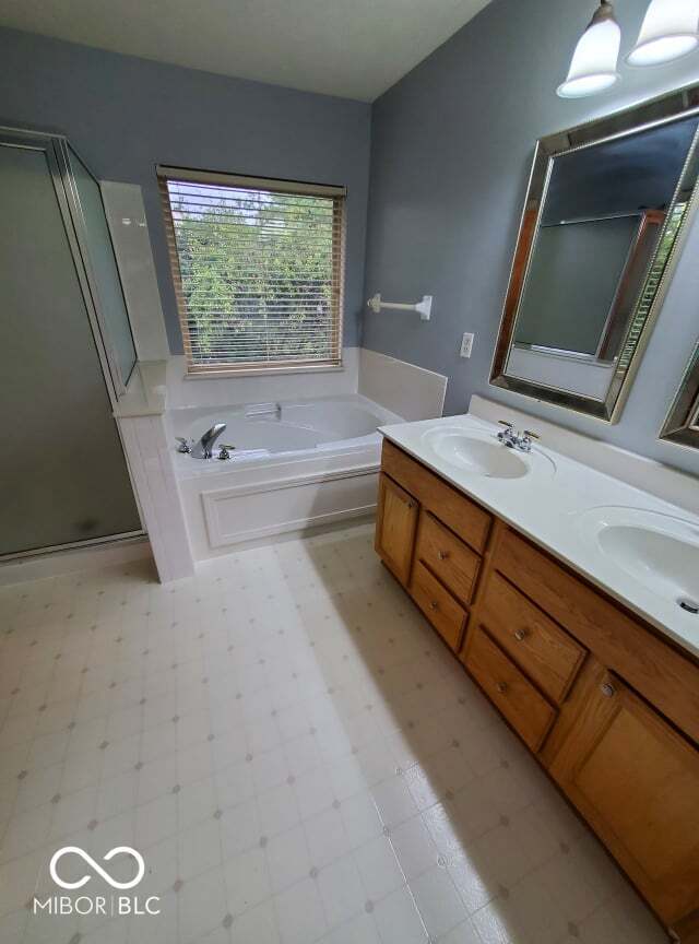 Building Photo - 10116 Hawks Lake Dr