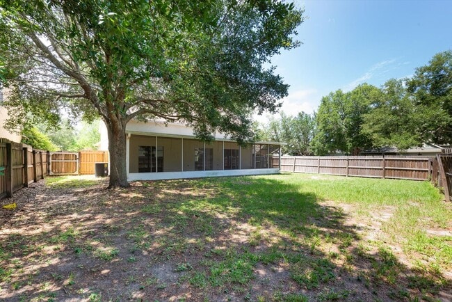Building Photo - Updated 4BR with Bonus Room in Riverview!