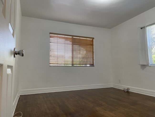 Building Photo - Private Single Family Home in Central Quie...