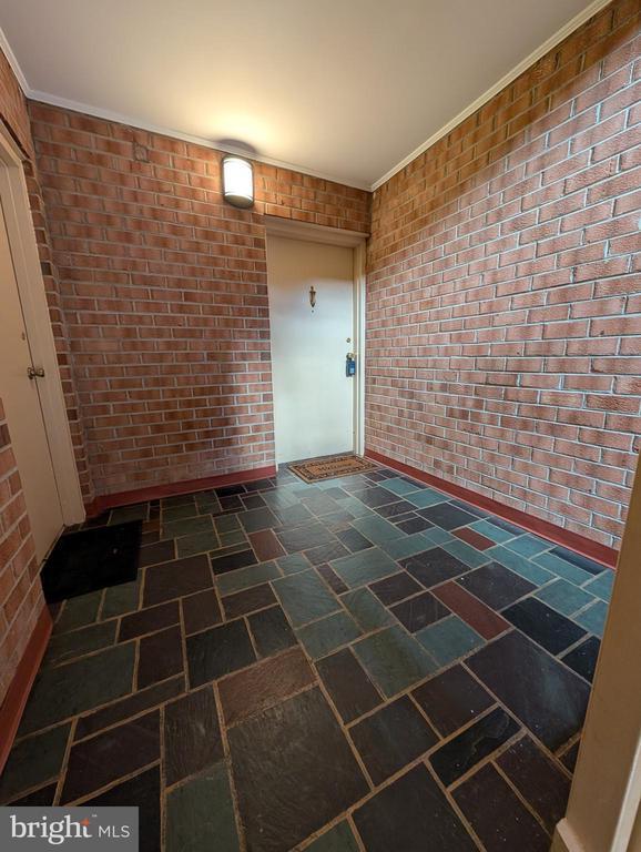 Building Photo - 5964 Westchester Park Dr