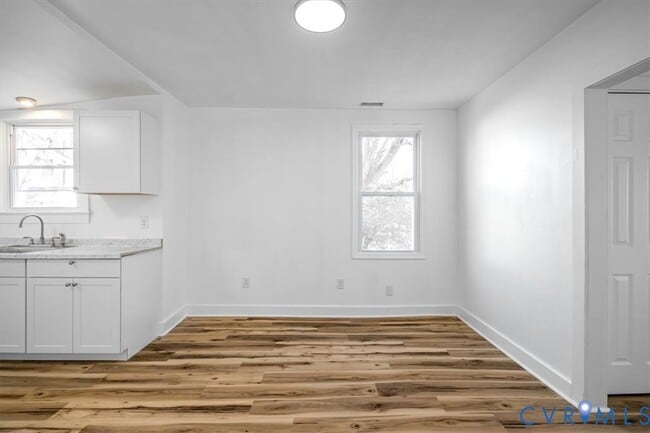 Building Photo - 1609 Buren St