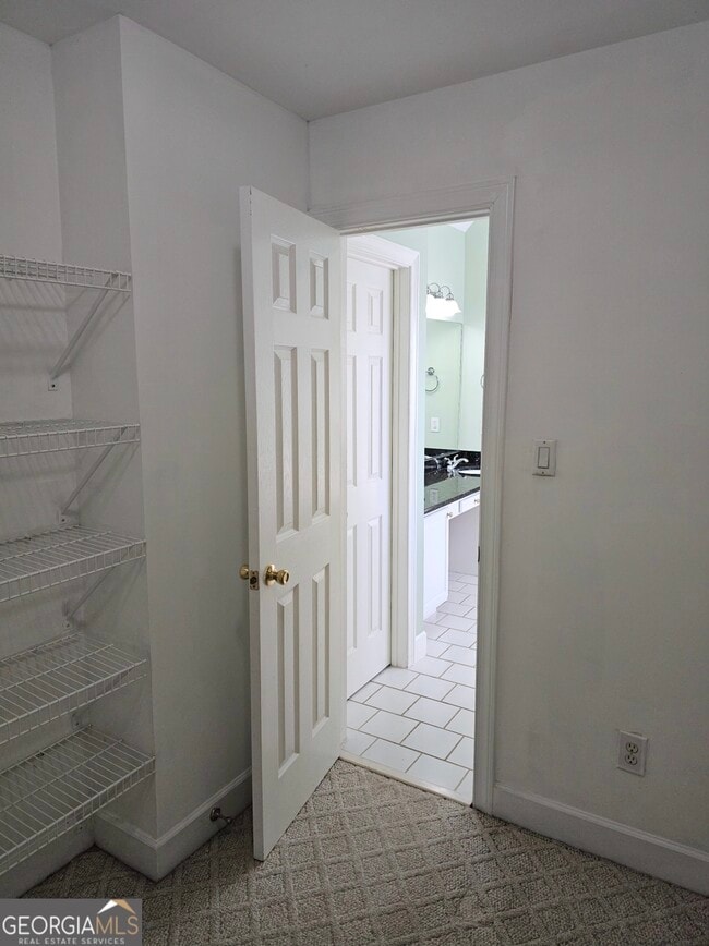 Building Photo - 185 Rock Hill Dr