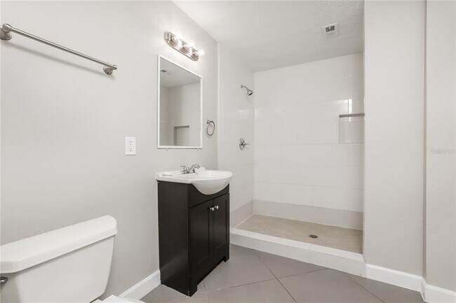 Building Photo - 7733 Range Dr