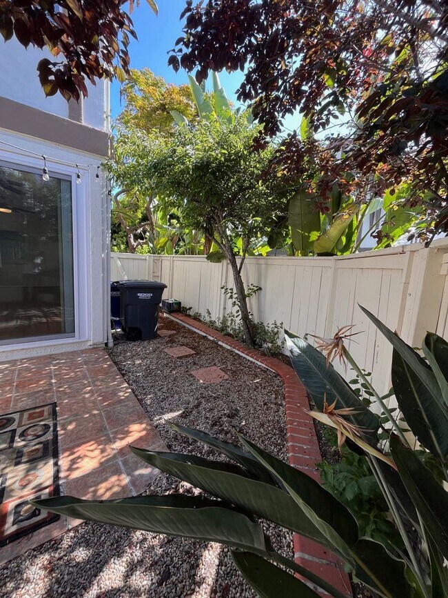 Building Photo - Encinitas Gem: Stunning 2 Bed 2.5 Bath Tow...