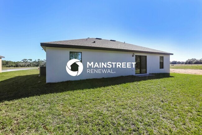 Building Photo - 3 Bedroom Pet-Friendly Home in Leesburg, FL with Main Street Renewal