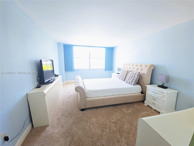 Building Photo - 2851 NE 183rd St