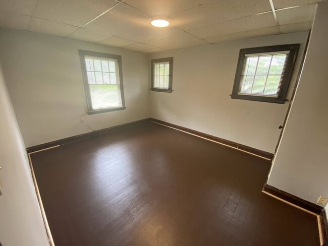 Building Photo - 500 W Parkwood-2125 Mayfair Rd