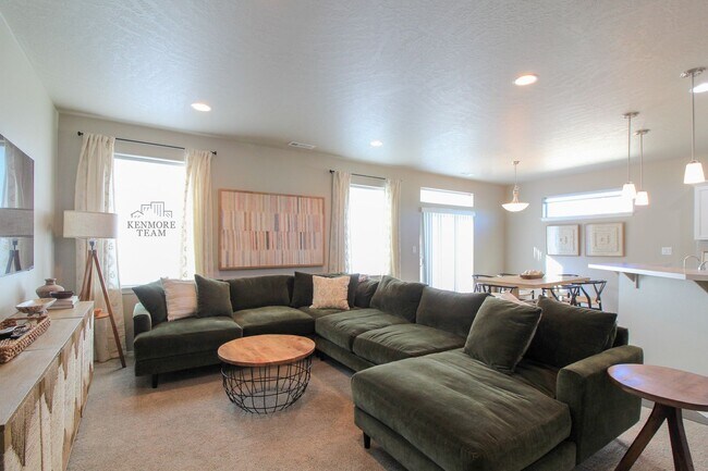 Building Photo - FURNISHED: 3 Bedroom, 2 Bath Home in South Richland