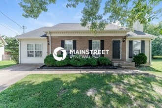 Building Photo - 4 Bedroom Pet-Friendly Home in Hendersonville, TN with Main Street Renewal