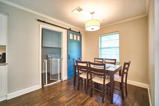 Building Photo - 5506 Dumfries Dr