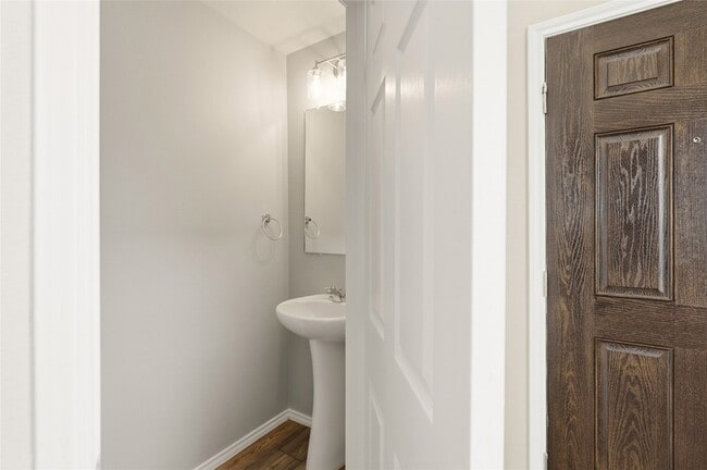 Building Photo - 412 Glenwick Ln
