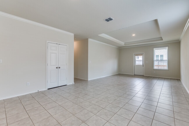 Building Photo - 13907 Knob Crk