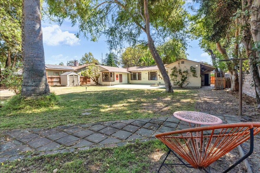 Building Photo - 13253 Magnolia Blvd
