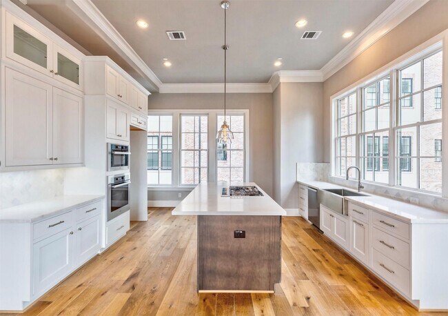 Building Photo - 19 Robita St