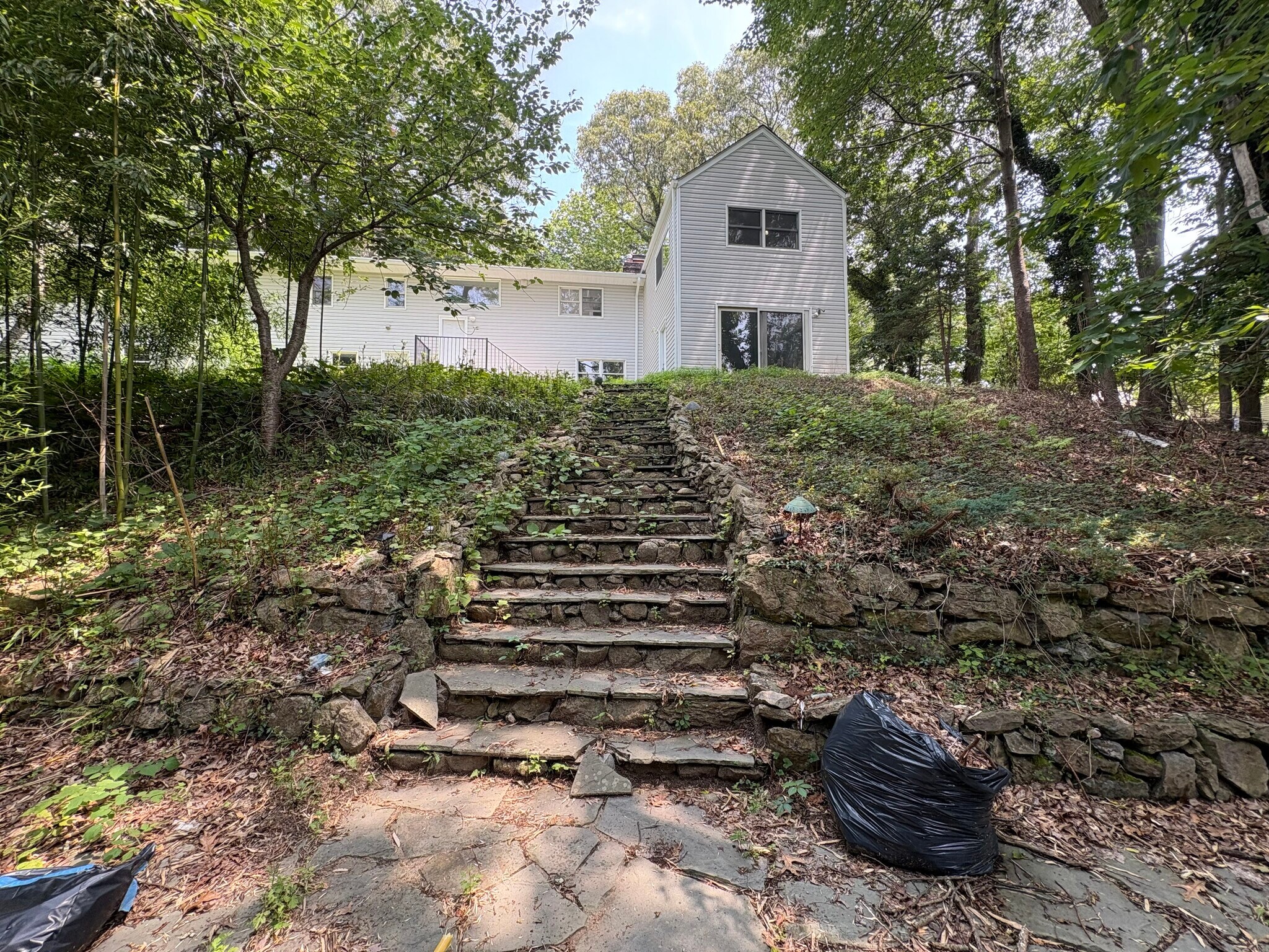 Building Photo - 90 Quaker Path