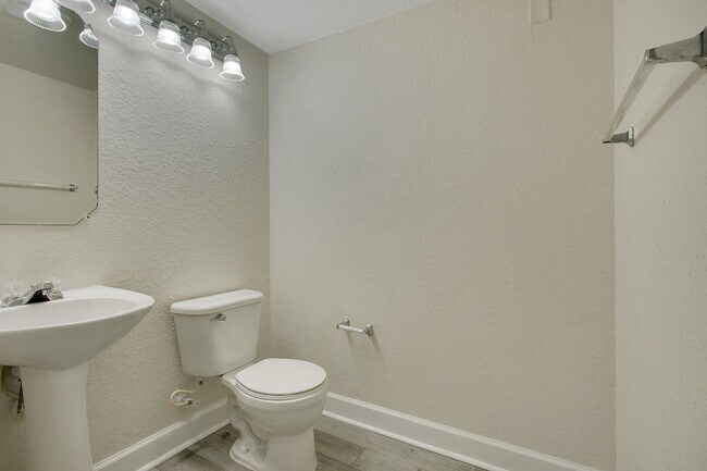 Building Photo - 202 E South St